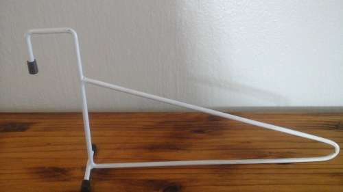 NEVER KNOW WHERE TO HANG YOUR CLOTHES WHEN YOU IRON. A VERY PRACTICAL HANGING RACK FITS ON A DOOR