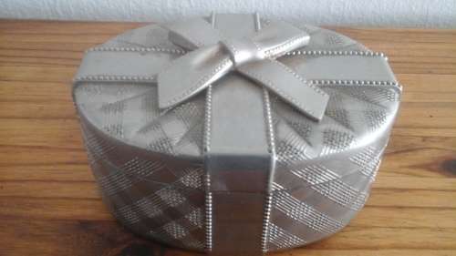 MAGNIFICENT VINTAGE PLATED TRINKET BOX.  GORGEOUS PIECE!