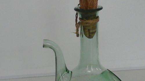 UNIQUE INTERESTING GREEN GLASS KETTLE. CORK AND GRASS LID