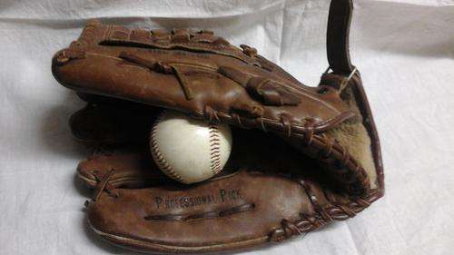 PROFESSIONAL VINTAGE MIT AND BALL. DUAL AUCTION. CUSTOM DESIGNED.  TOP GRAIN COWHIDE