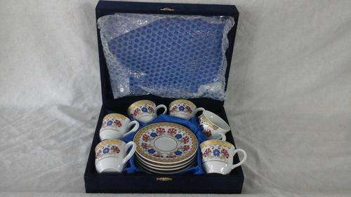 DELIGHTFUL BLUE VELVET BOXED 6 CUP AND SAUCER ESSPRESSO  SET. AS GOOD AS NEW