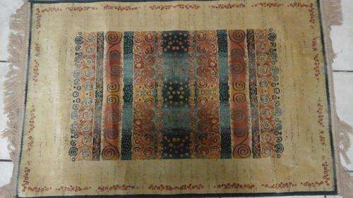 INCREDIBLY BEAUTIFUL CHIRAZ PERSIAN TYPE MADE IN CHIRAZ. 100 % VISCOSE PILE. MADE IN BELGIUM
