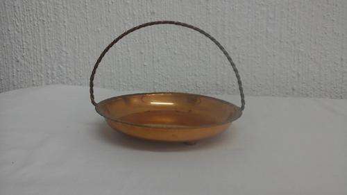 SIMPLY GORGEOUS VINTAGE COPPER BASKET WITH HANDLE. STUNNING!