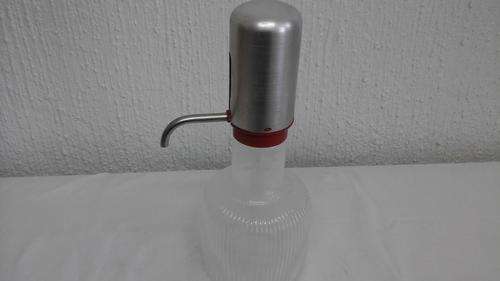 A FABUOLOUS WATER-PHON (HAND PRESSED WATER DISPENSER) DESIGNED BY HARIO. AWESOME!