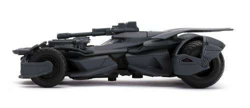 AUTHENTIC DC COMICS Justice League Batmobile Die-cast Vehicle and Metal Batman Mini Figure SCALE1:32