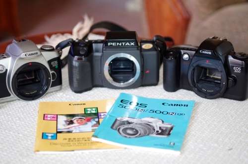 3 x 35mm slr film bodies, canon EOS 500N canon EOS 500 Pentax SF 10. 1 bid for all