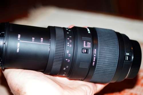 Sigma 70-300 DG macro, Nikon mount. photos show exact item on auction