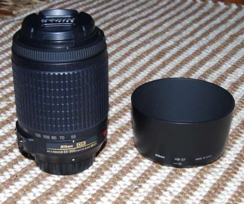Nikon 55-200 VR, excellent condition front and rear caps included, hood included