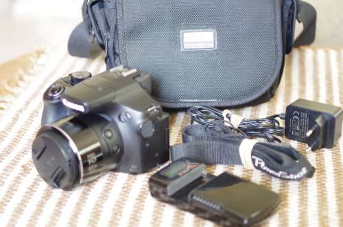 Canon SX 60 HS, in good condition, photos show exact item on sale, sd card not included