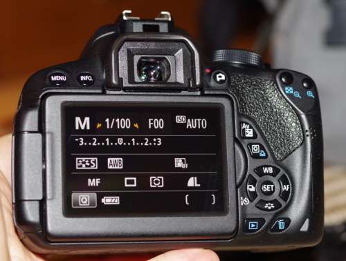 Canon 700D in top condition, low shutter count, photos are of actual kit on sale.