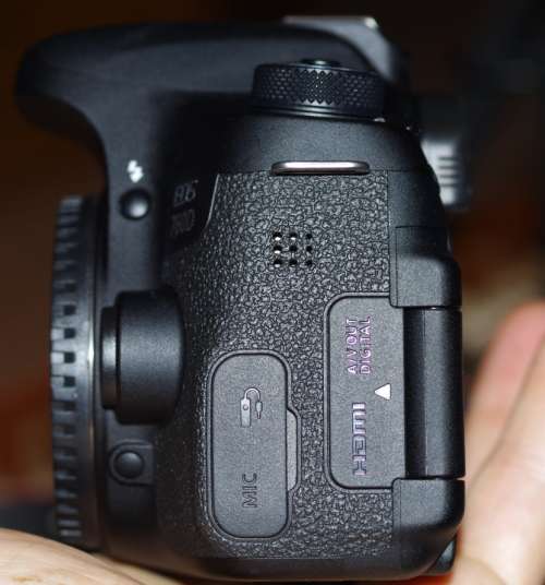 Canon 760D, like new condition, photos show exact item on sale, body only.