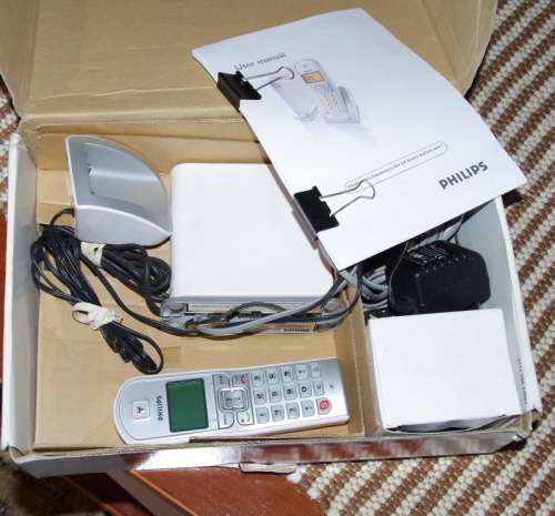 Phillips cordless phone, photos show exact item on sale, in excellent condition.
