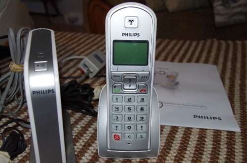 Phillips cordless phone, photos show exact item on sale, in excellent condition.