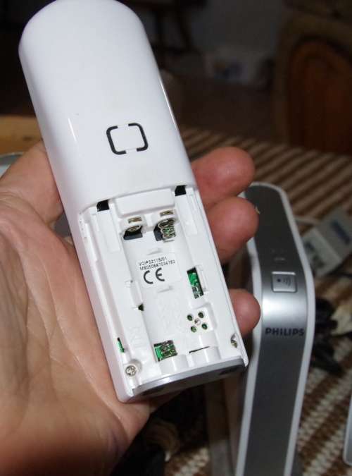 Phillips cordless phone, photos show exact item on sale, in excellent condition.