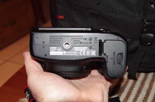 Canon 70D body only, photos show exact item on sale, has some minor signs of use externally.
