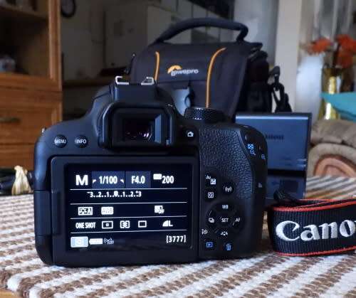Canon 800D with 18-55 STM lens and bag etc, photos show exact item on sale.