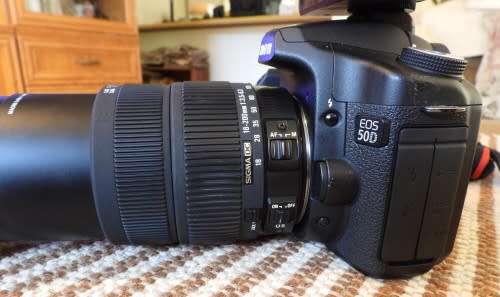 Canon 50D, Body is in perfect working order, lens works but only at lowest f stop.