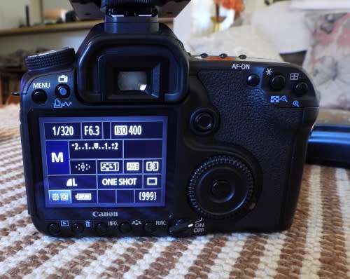Canon 50D, Body is in perfect working order, lens works but only at lowest f stop.