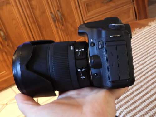 Canon 50D, Body is in perfect working order, lens works but only at lowest f stop.