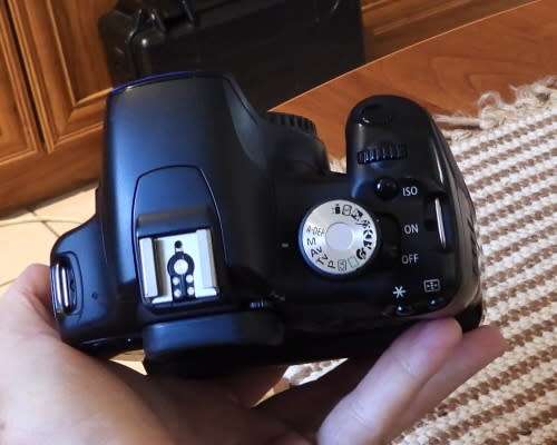 Canon 500D Body only with battery grip, one battery, photos show exact item on sale. works perfectly