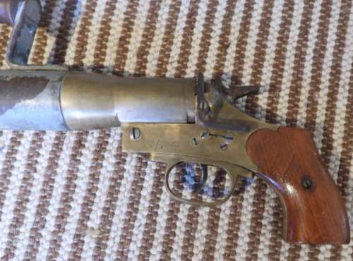 Old line throwing/flair gun, still seems to opperated, untested have no cartridges, has markings,