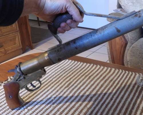 Old line throwing/flair gun, still seems to opperated, untested have no cartridges, has markings,