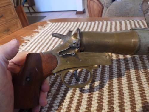 Old line throwing/flair gun, still seems to opperated, untested have no cartridges, has markings,