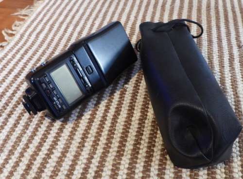 Nikon SB24 speedlite, good working order, has some minor signs of use, photos show exact item