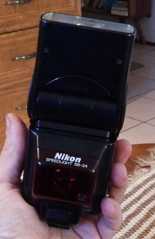Nikon SB24 speedlite, good working order, has some minor signs of use, photos show exact item