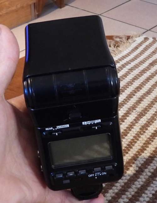 Nikon SB24 speedlite, good working order, has some minor signs of use, photos show exact item