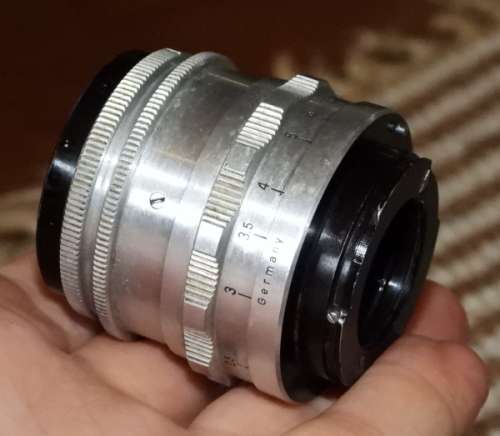 2 Carl Zeiss Lenses, probably for leica, photos show exact items on sale,