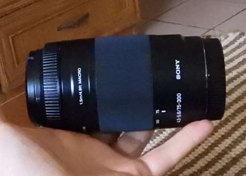 Sony 70-300 lens in top condition inside and out, photos show exact item on sale.