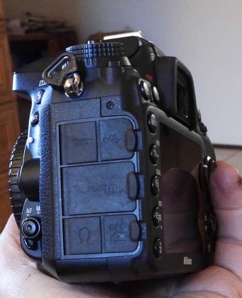 Nikon D7100 Body , photos show exact item on sale, please read description.. Sd card included.
