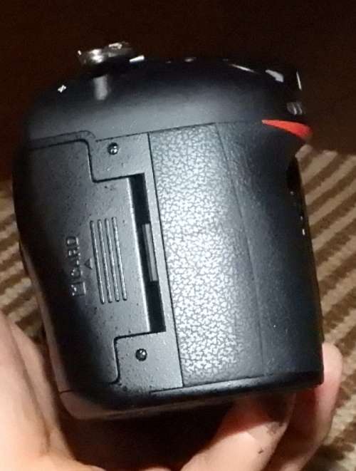 Nikon D7100 Body , photos show exact item on sale, please read description.. Sd card included.