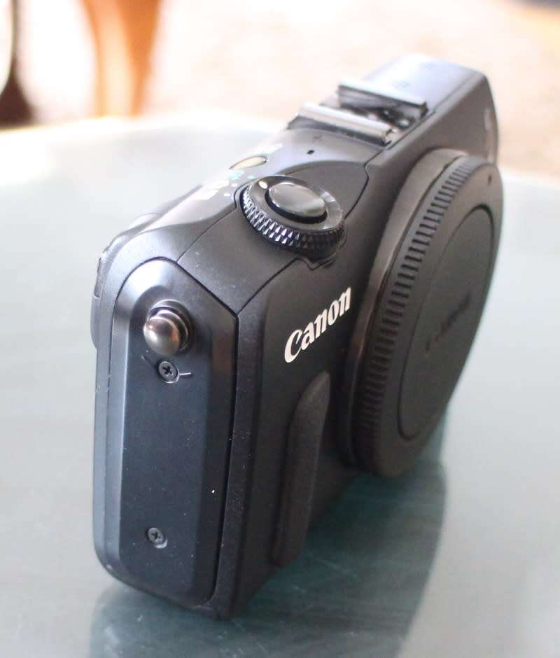 Canon EOS M with 22mm stm lens, Mint condition, photos show exact item on sale