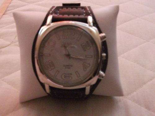 STUNNING MENS WATCH WITH LEATHER STRAP