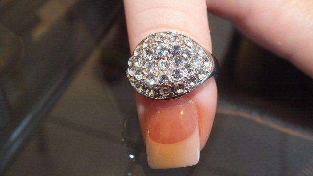 STUNNING SILVER EP DESIGNERS RING WITH A BEAUTIFUL SIM DIAMONDS SIZE 17,18,19