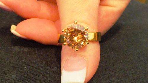 STUNNING GOLD DESIGNERS ELECTROPLATED RING WITH A BEAUTIFUL STONE  ADDED SIZE 8,9