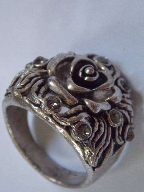 STUNNING SILVER INTERNATIONAL IMPORTED RING