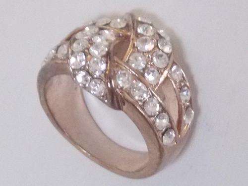 STUNNING INTERNATIONAL IMPORTED GOLD RING WHIT PLENTY SIMULATED DIAMONDS SIZE 18