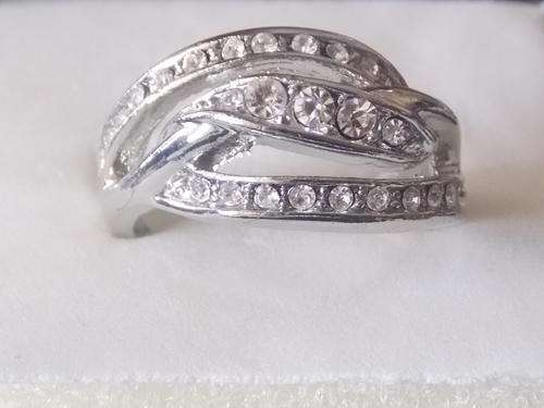 STUNNING FILLED SILVER DESIGNERS RING WITH SIM DIAMONDS SIZE 17,18 (FREE IMPORT)