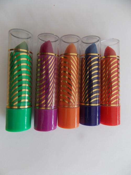 LUXURY LIPSTICK THAT CHANGES TO YOUR SKIN