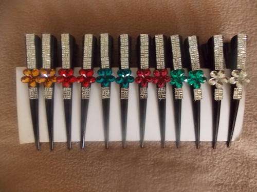 HIGH QUALITY HAIR SETS CLIPPS WITH FLOWERS(SET IS 2OFF)(CHEAP SHIPPING10 UP FOR GRABBS!!)