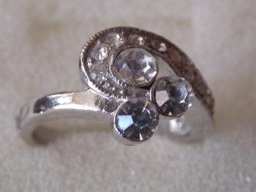 STUNNING FILLED SILVER DESIGNERS RING WITH SIM DIAMONDS  SIZE 9 OR 19(FREE IMPORT)