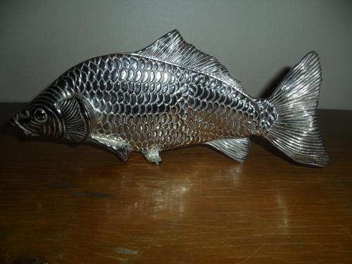 FISH SERVIETTE HOLDER DIFFERENT AND ATTRACTIVE