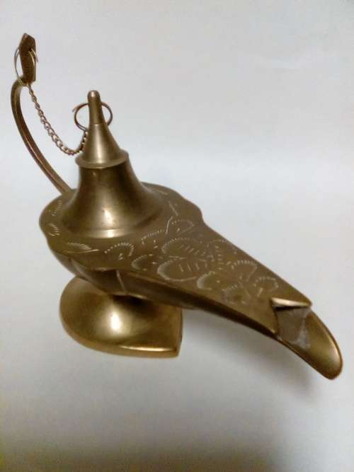 VINTAGE ALADDIN GENIE LAMP (SOLID BRASS  WITH DETAILED WORK)