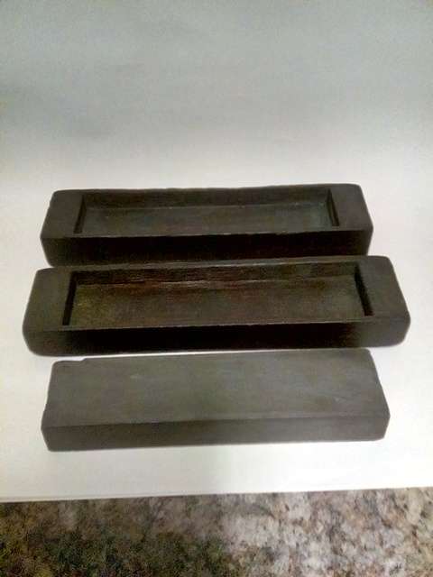 VINTAGE SHARPENING STONE IN SOLID WOODEN BOX