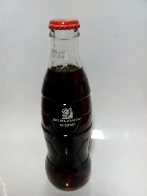 COLLECTORS 2010 FIFA WORLD CUP SEALED COCA-COLA 250ml BOTTLE