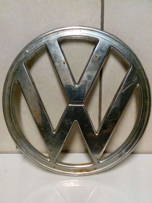 COLLECTORS LARGE VINTAGE VW METAL BADGE..SUPER RARE ITEM