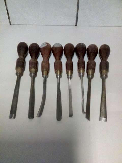 EIGHT VINTAGE WOODEN HANDLE MARPLES WOOD CHISELS